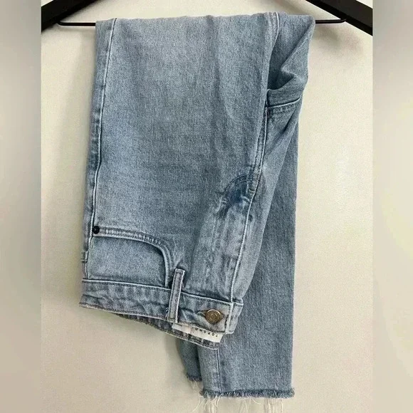 Straight Leg Jeans size 25 like new. - Picture 2 of 6